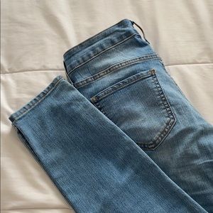 Light wash skinny jeans